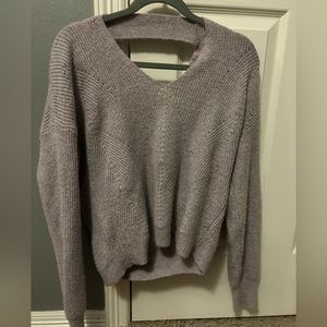 Long sleeve hole cut back, lavender/greyish color